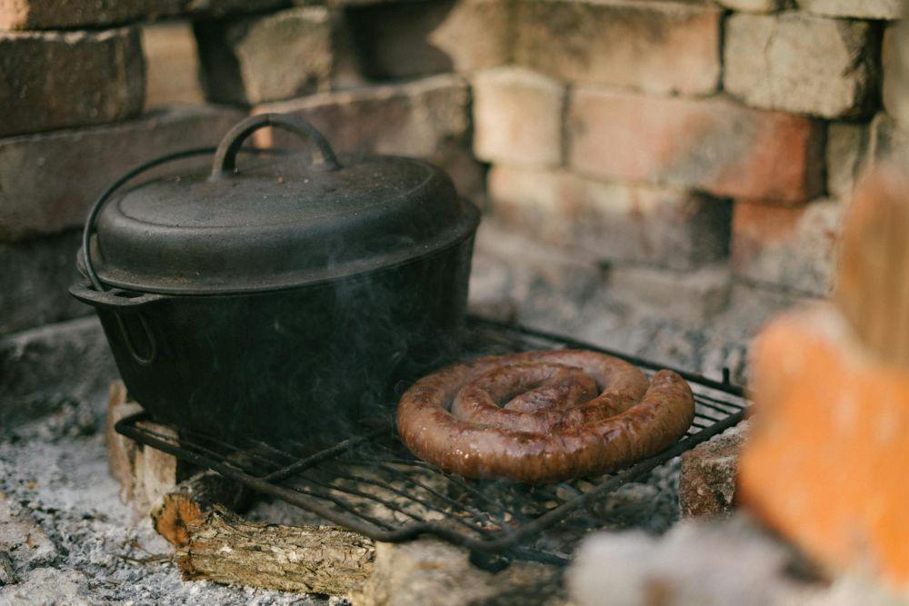 Seasoning Panci Cast Iron, Rahasia Awet dan Antilengket Alami