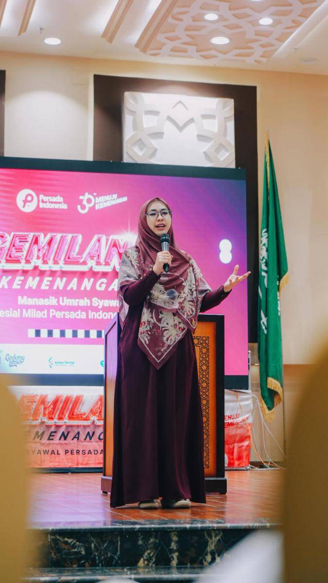 Oki Setiana Dewi isi kajian di rooftop Masjidilharam (instagram.com/okisetianadewi)