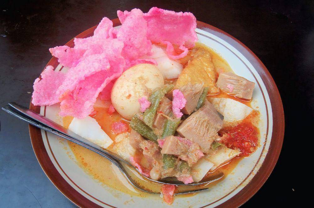 ilustrasi lontong sayur (commons.wikimedia.org/Gunawan Kartapranata)