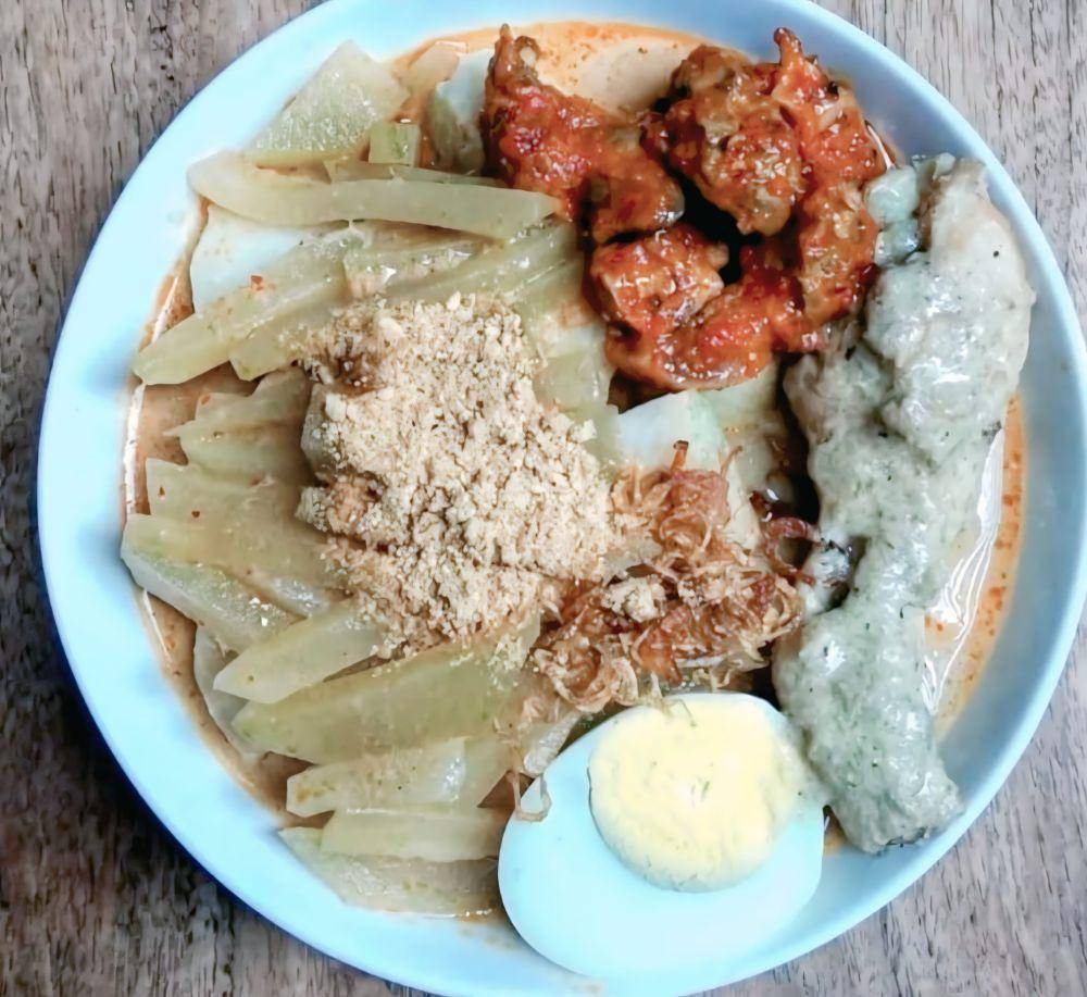 potret hidangan lontong di Kedai Tjikini (instagram.com/kedaitjikini)