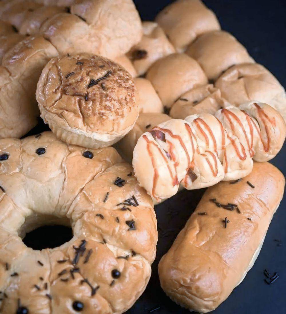 potret hidangan roti di Bakeries and Pastry Adi Jaya (instagram.com/adijayabakery)
