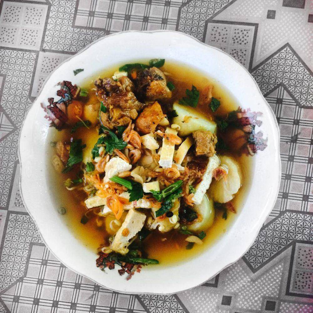 lontong krubyuk (instagram.com/wndyhtbri)