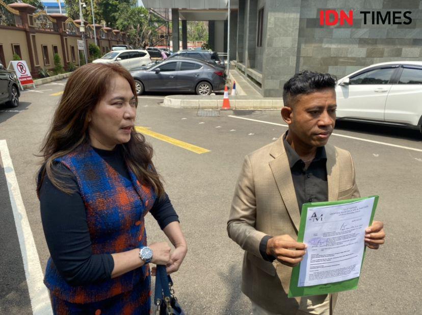 Pengacara kedua korban pelecehan seksual eks Rektor UP, Amanda Manthovani dan Yansen Ohoirat (IDN Times/Irfan Fathurohman)