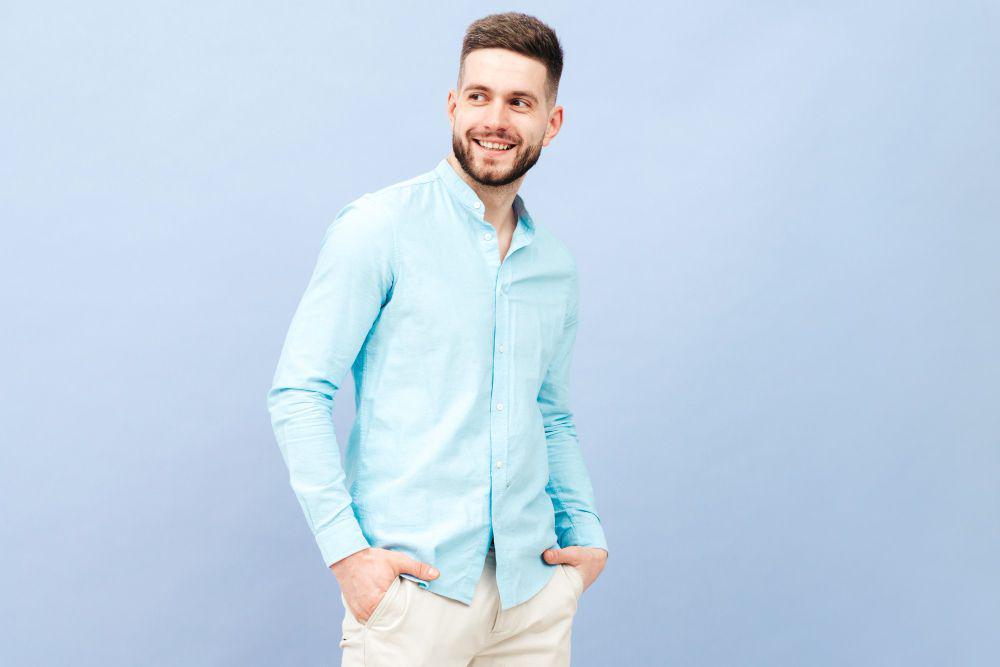 7 Warna Celana yang Cocok untuk Baju Biru Muda, Fresh Modis!
