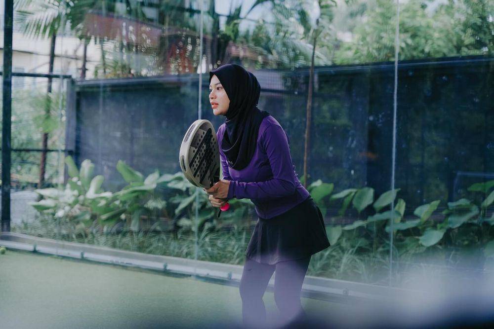 artis main padel (instagram.com/aurelie.hermansyah)