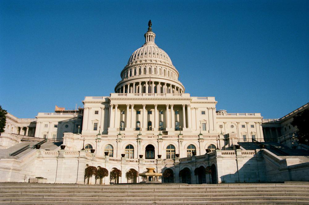 Capitol Building menjadi kursi bagi Senat Amerika Serikat. (unsplash.com/cstembridge)
