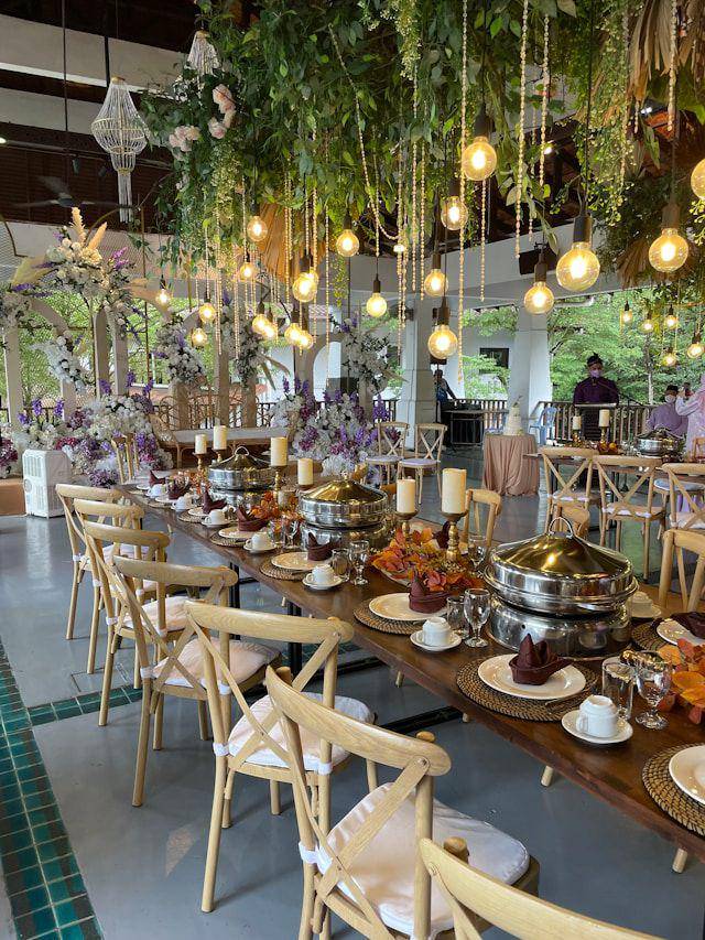 ilustrasi restoran buffet (unsplash.com/Erlia Abdul Hak)
