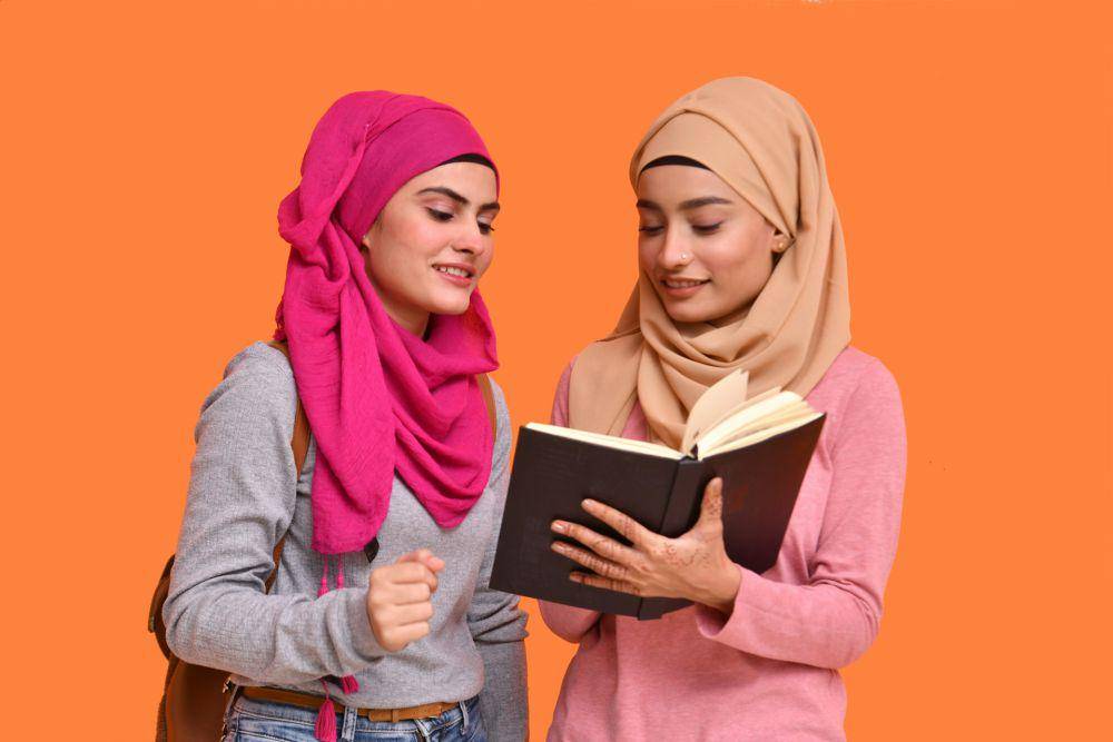 ilustrasi seseorang belajar agama islam (unsplash.com/Fotos)