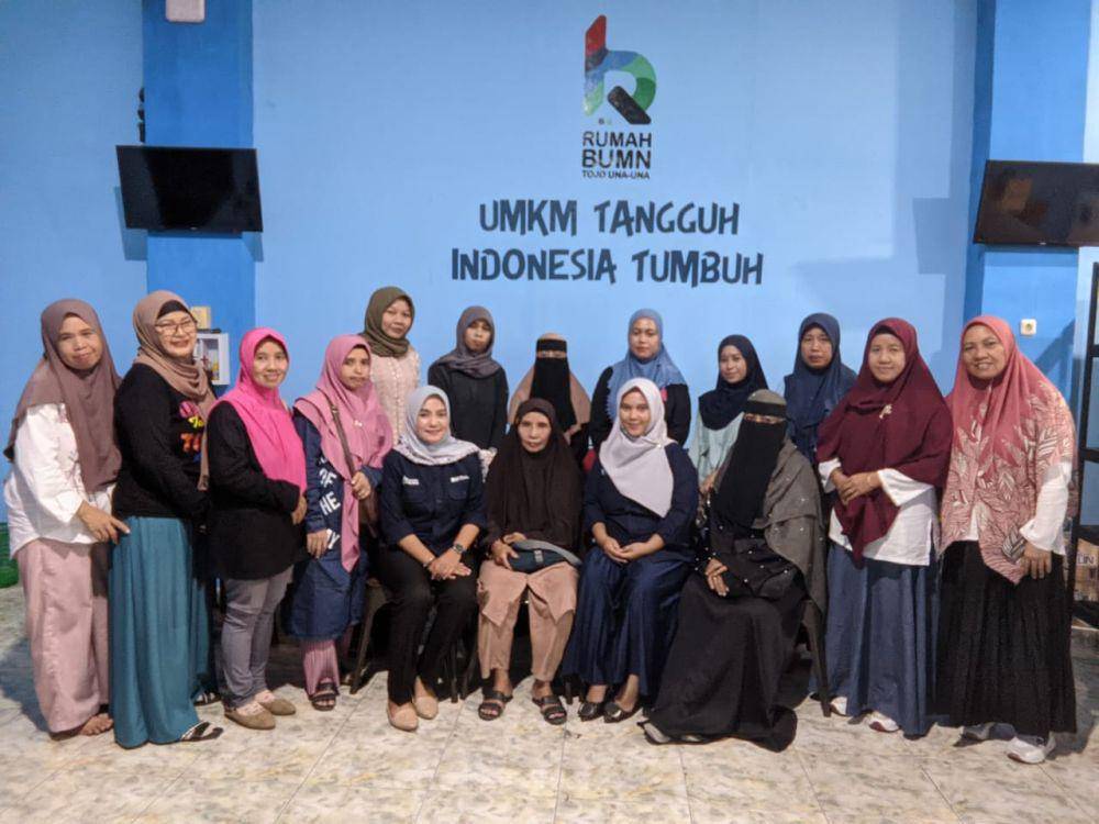 PT Pertamina (Persero) melalui program TJSL Rumah BUMN (RB) memfasilitasi proses sertifikasi ribuan pelaku UMKM. (dok. Pertamina)