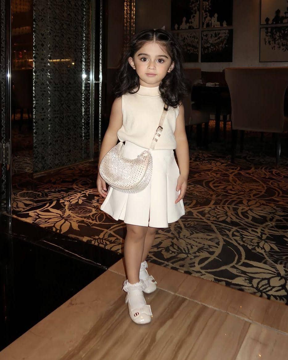 potret ide OOTD ala Guzel anak Ali Syakieb dan Margin Wieheerm