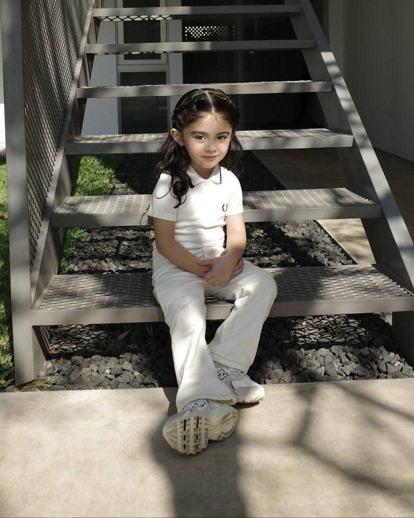 potret ide OOTD ala Guzel anak Ali Syakieb dan Margin Wieheerm