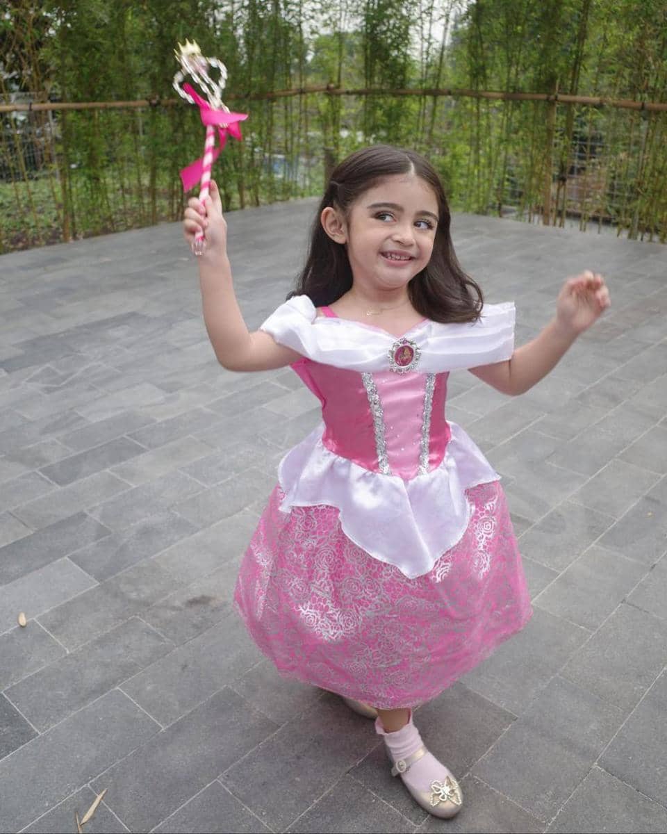 potret ide OOTD ala Guzel anak Ali Syakieb dan Margin Wieheerm