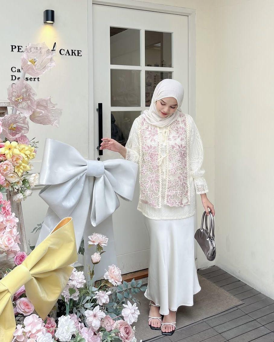 potret padu padan outfit pakai lace ala Sheren Avinka (instagram.com/sherenavinka)