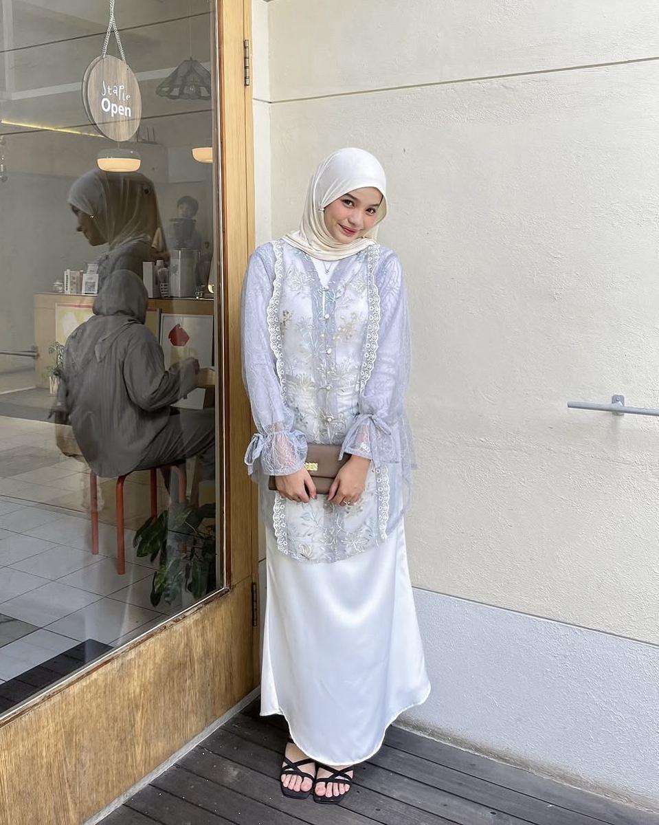 potret padu padan outfit pakai lace ala Sheren Avinka (instagram.com/sherenavinka)
