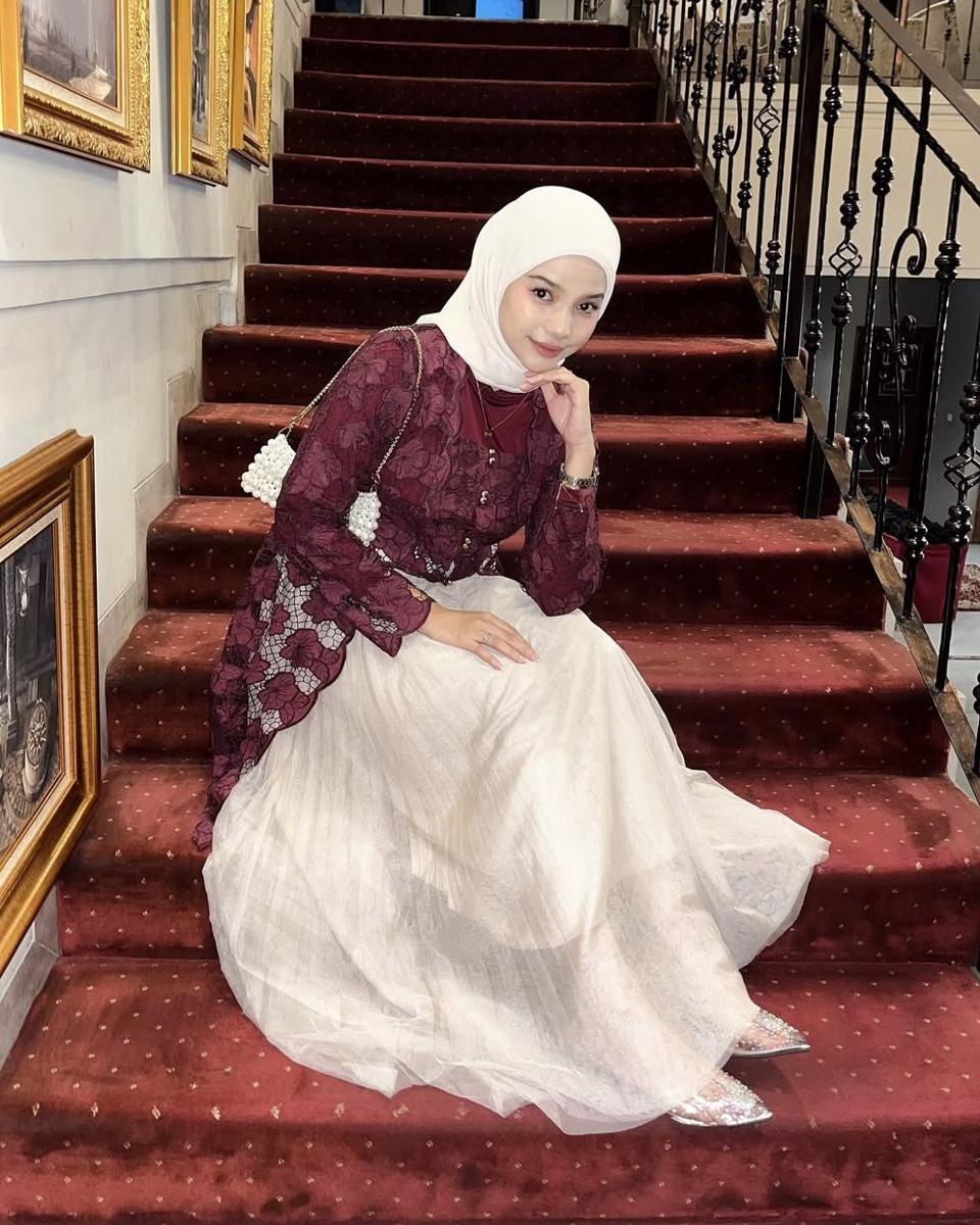potret padu padan outfit pakai lace ala Sheren Avinka (instagram.com/sherenavinka)