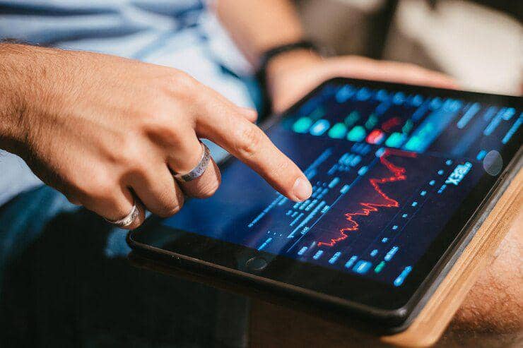 ilustrasi trading saham (freepik.com/wirestock)