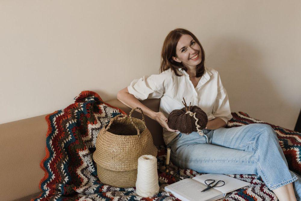 12 Ide Aktivitas Grandma Hobbies, Bikin Relax dan Cozy!