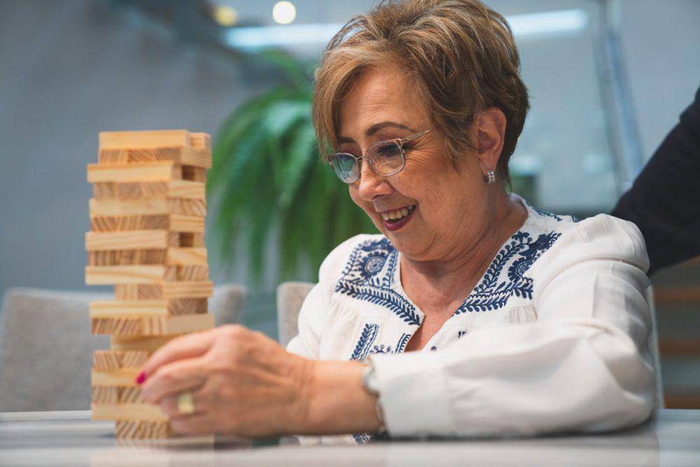 Ilustrasi grandma hobbies (pexels.com/Los Muertos Crew)