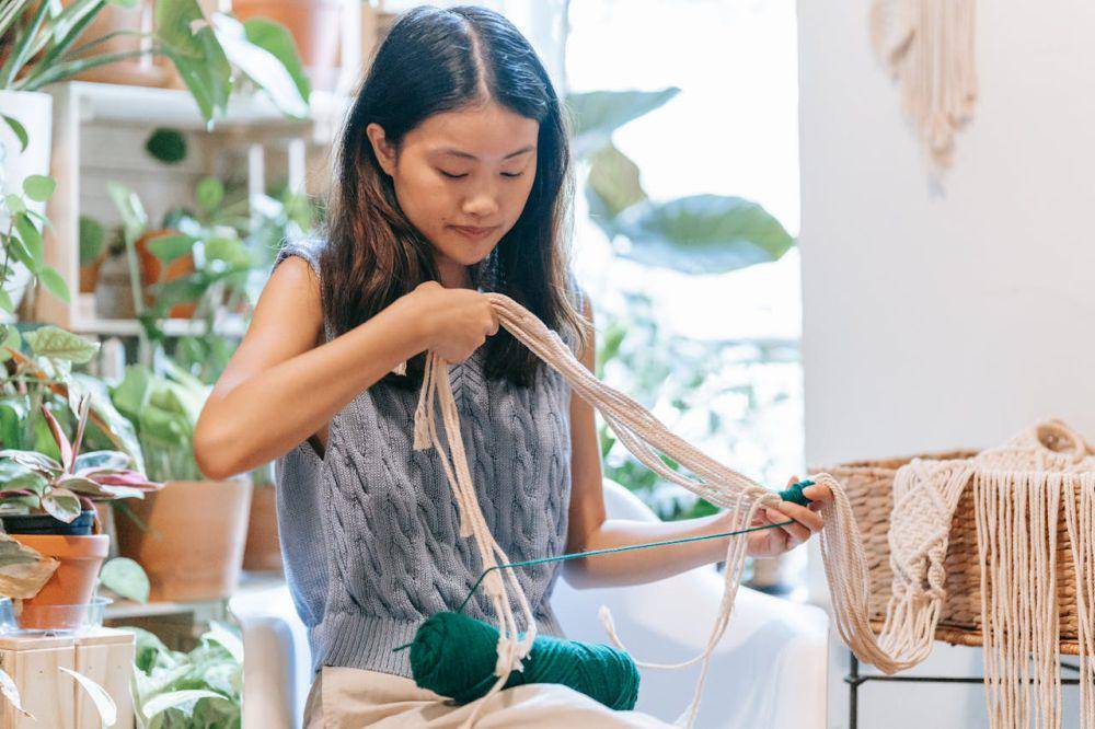 Ilustrasi grandma hobbies (pexels.com/Sasha Kim)