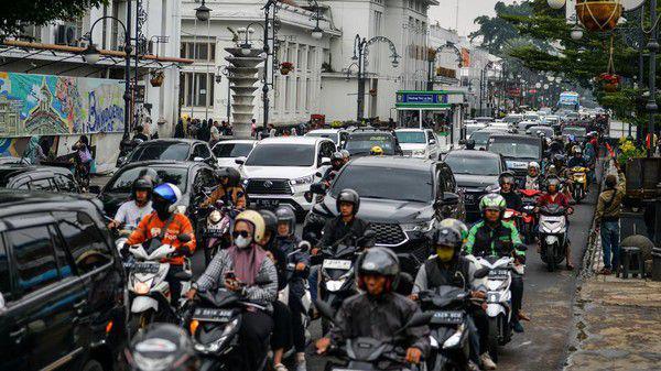 Motor Sering Dipakai Lewati Macet, Kenali Dampak Buruknya!