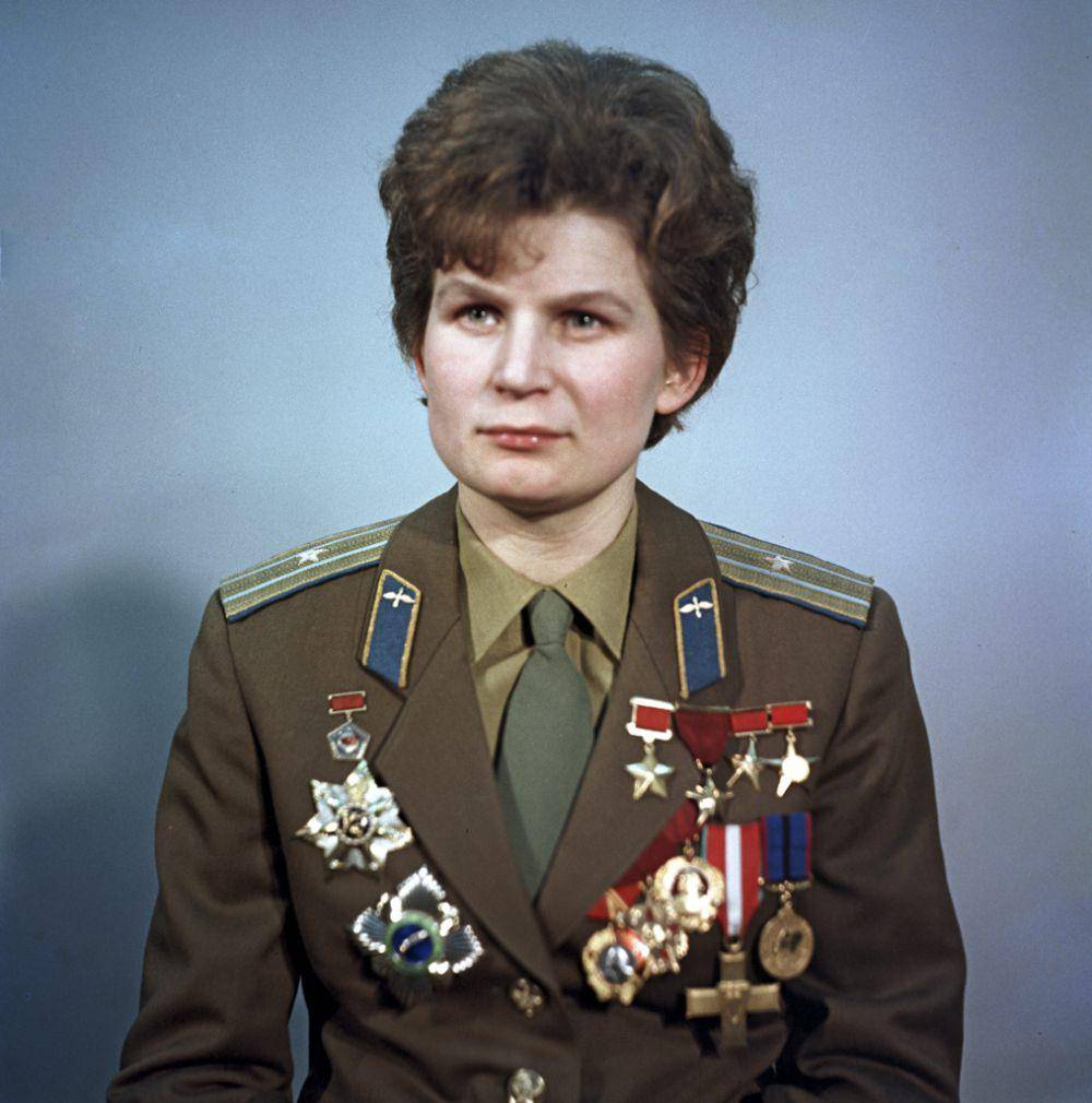 Valentina Tereshkova, kosmonot wanita pertama, Pahlawan Uni Soviet (visualrian.ru)
