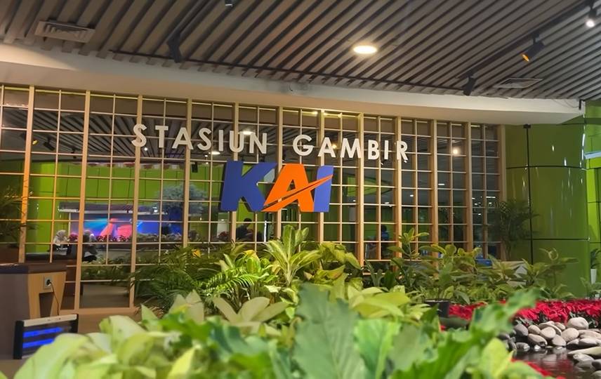 ilustrasi stasiun Gambir Jakarta (youtube.com/Laude Pirera Ardi)