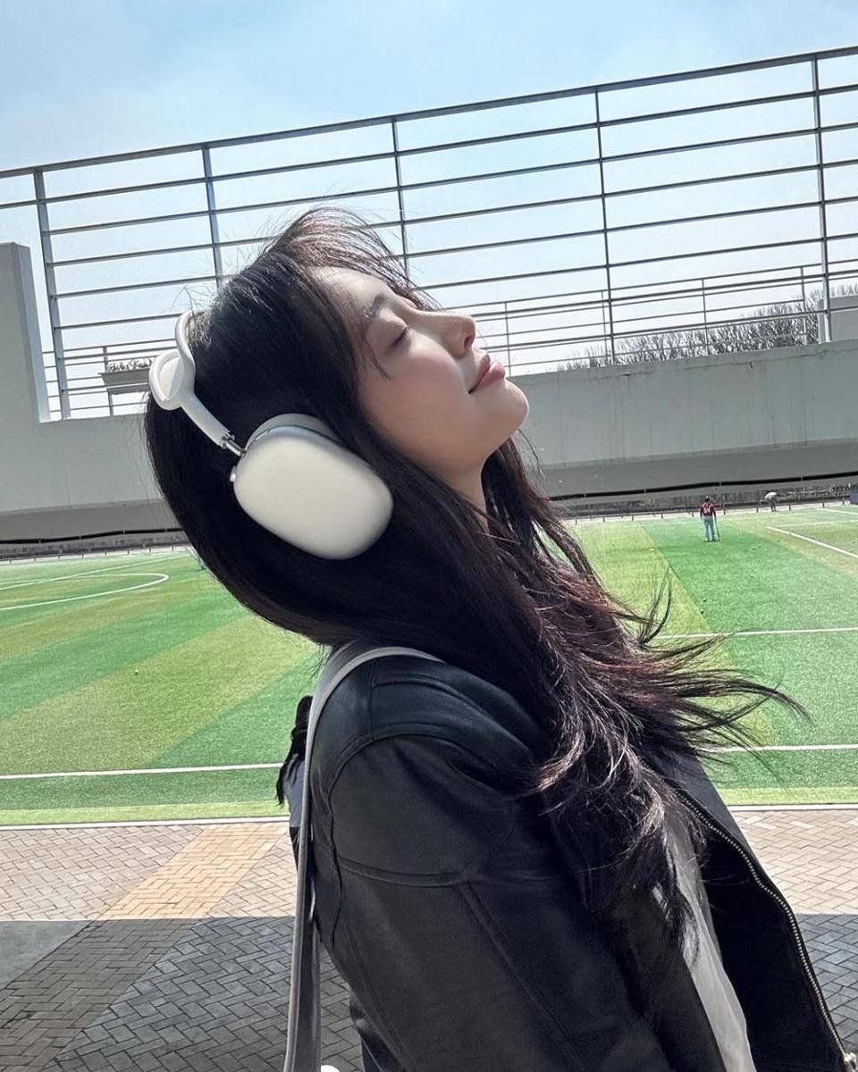 Zoa (instagram.com/hye5nly)