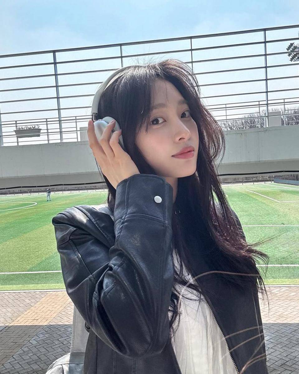 Zoa (instagram.com/hye5nly)