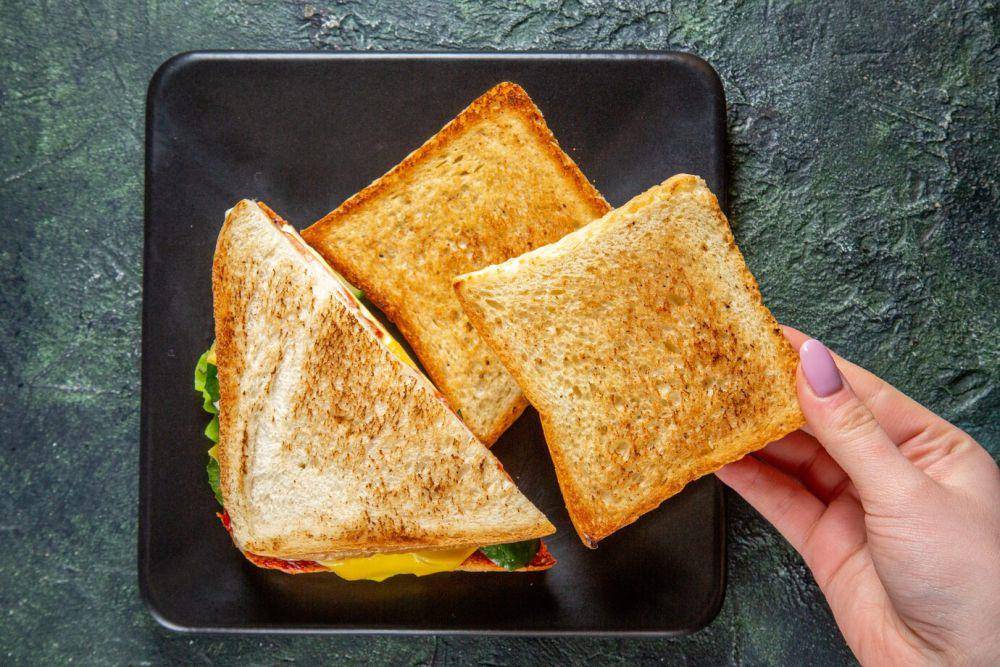 ilustrasi roti bakar (freepik.com/mdjaff)