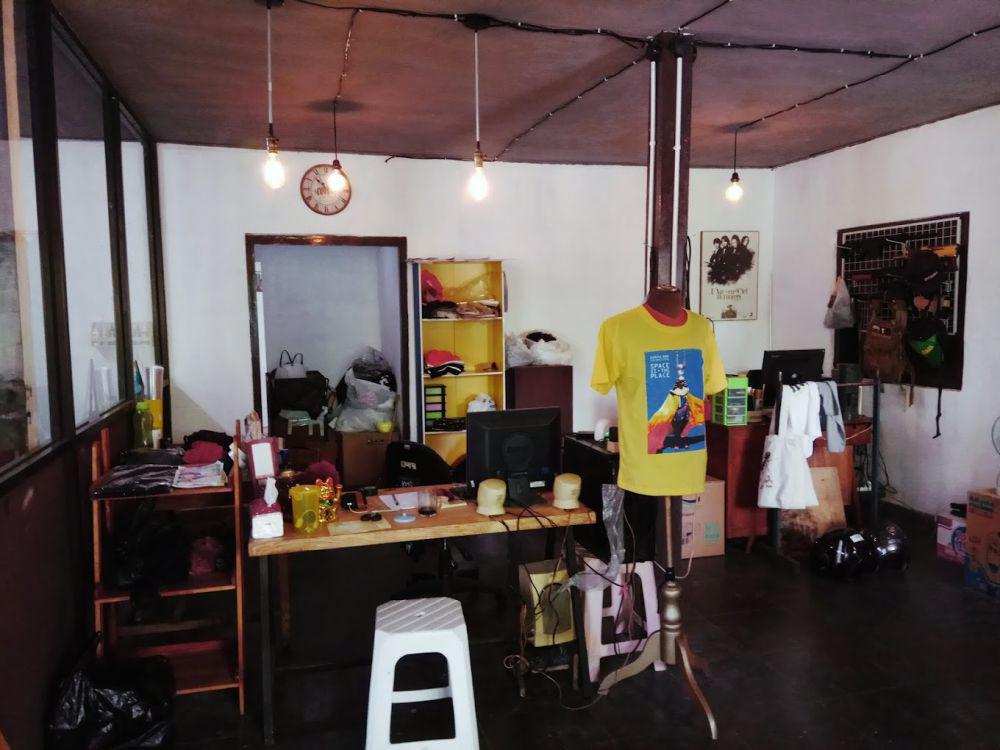 Kazuma Clothing Jogja (google maps/Kazuma Clothing sablon kaos jaket totebag topi satuan grosir murah Jogja)