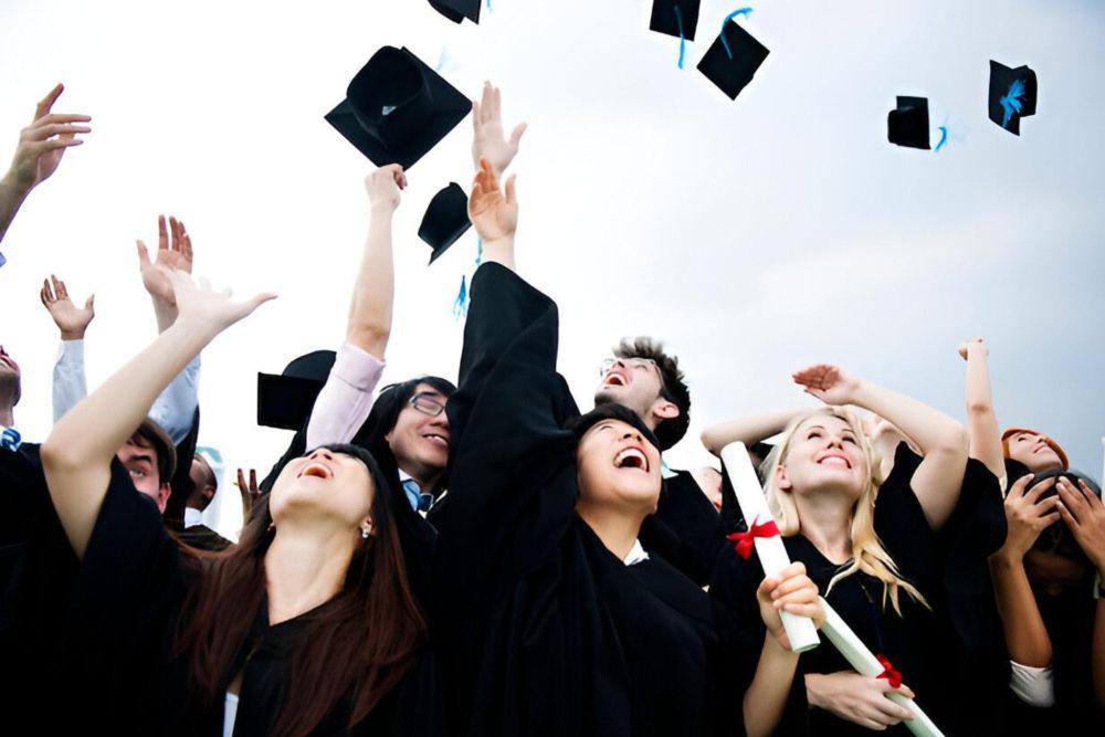 5 Ide Bisnis Musiman tapi Cuan saat Momen Wisuda
