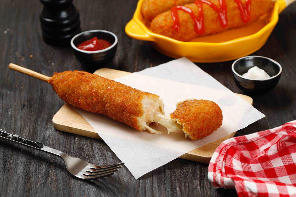 5 Tips Bikin Corn Dog Mozzarella ala Street Food, Lumer dan Renyah!