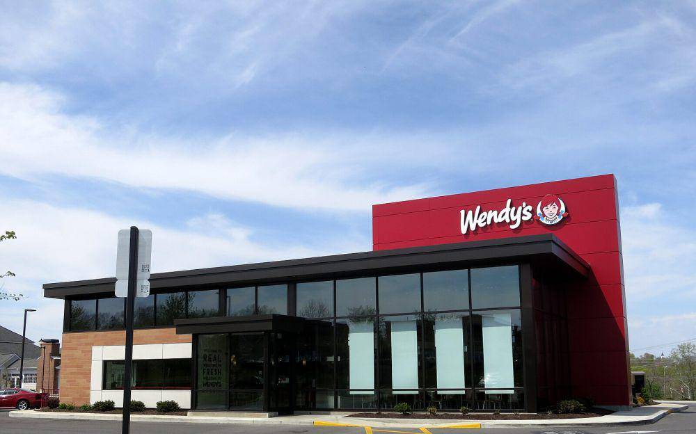 Wendy's restaurant (commons.wikimedia.org/Nheyob)