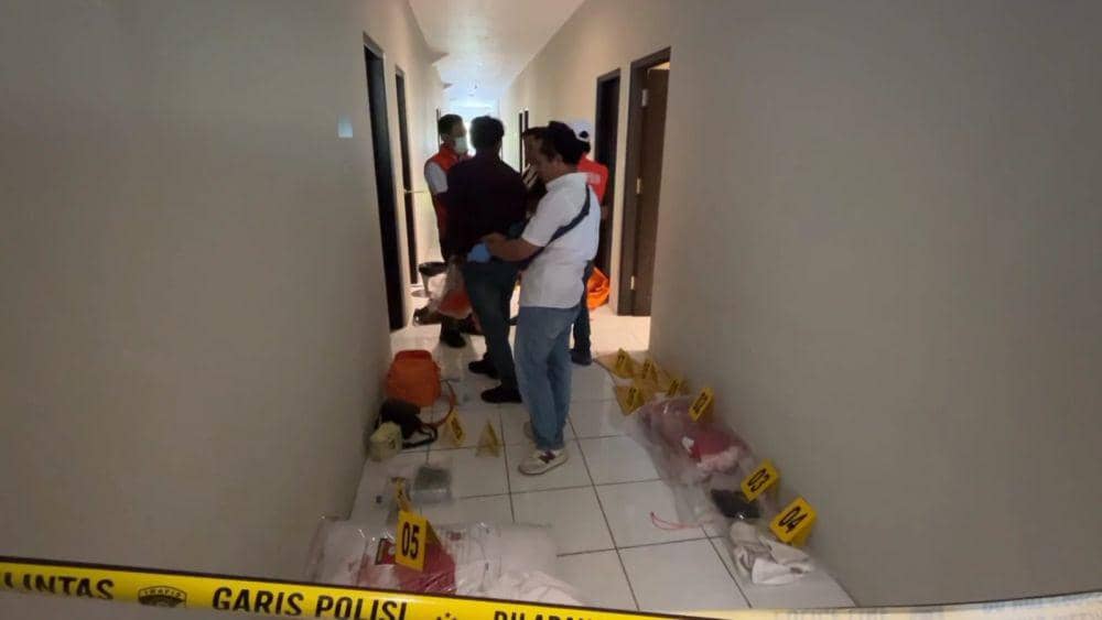Polisi saat lakukan