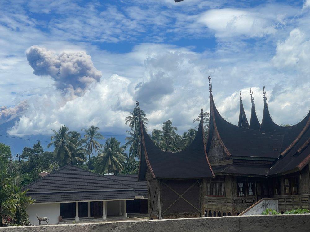 Gunung Marapi di Sumbar Erupsi Lagi, Ketinggian Kolom Abu 800 Meter