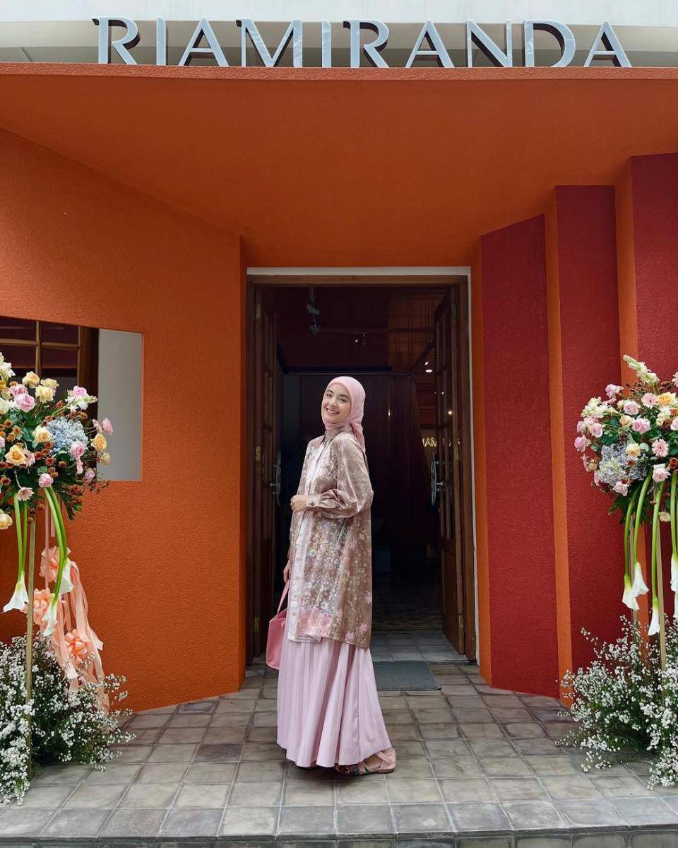 OOTD hijab nuansa pink ala Nabila Ishma (instagram.com/nabilaishma)