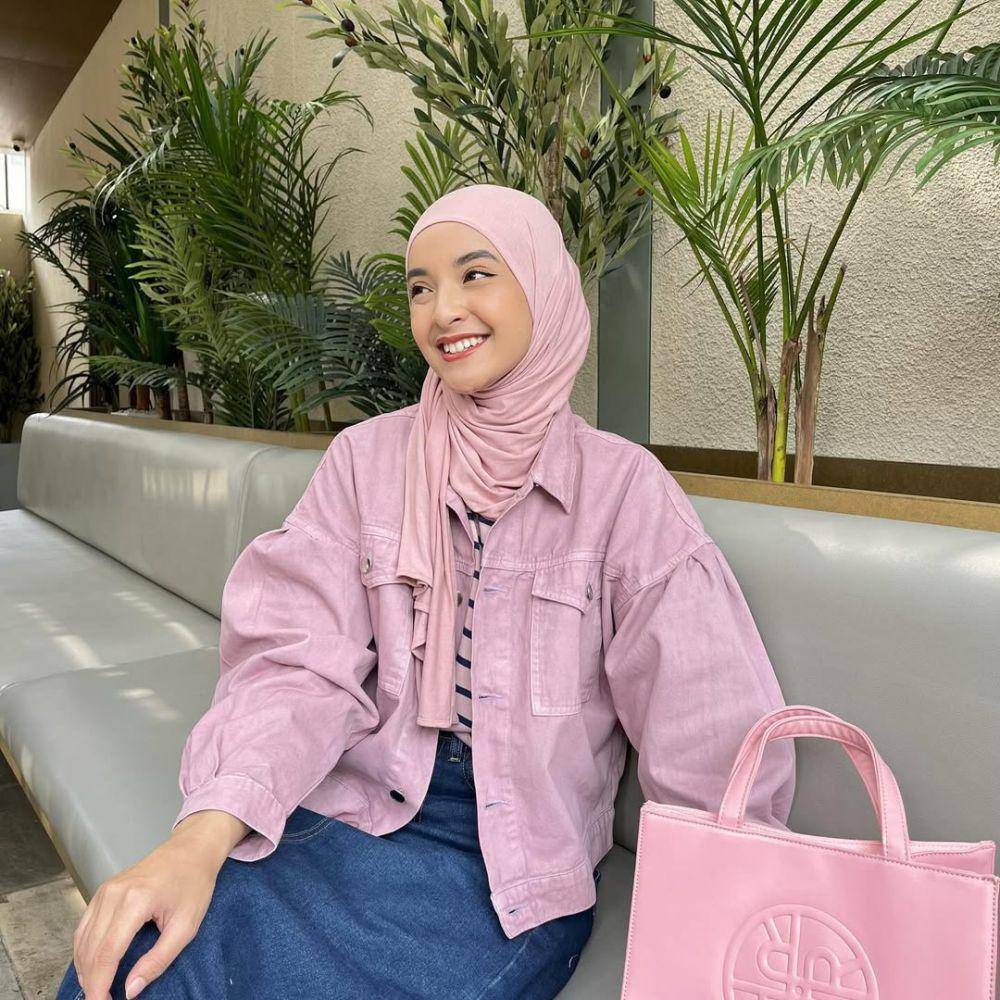 OOTD hijab nuansa pink ala Nabila Ishma (instagram.com/nabilaishma)