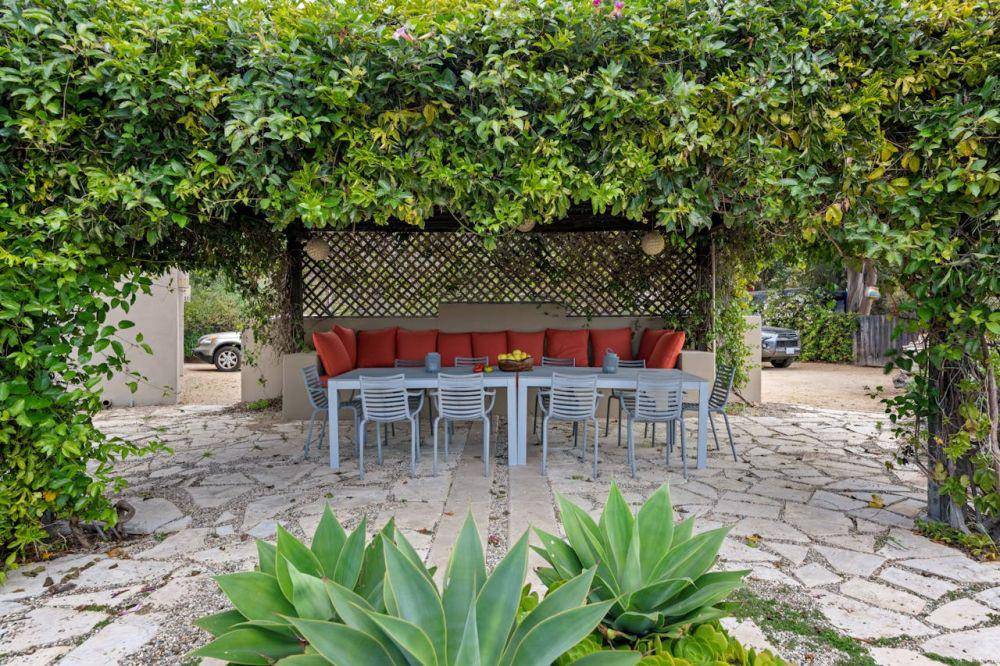 ide menata backyard (pexels.com/ hi room)
