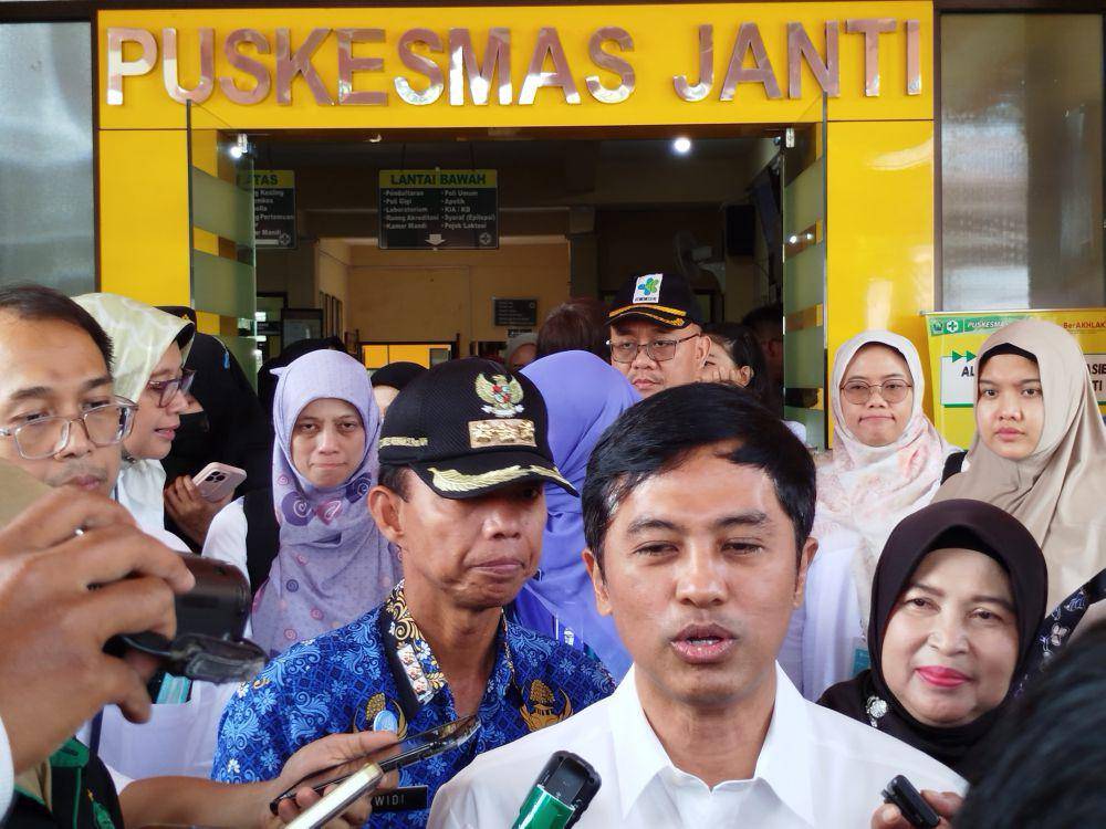 Wakil Menteri Kesehatan (Wamenkes) Republik Indonesia (RI), Dante Saksono Harbuwono. (IDN Times/Rizal Adhi Pratama)