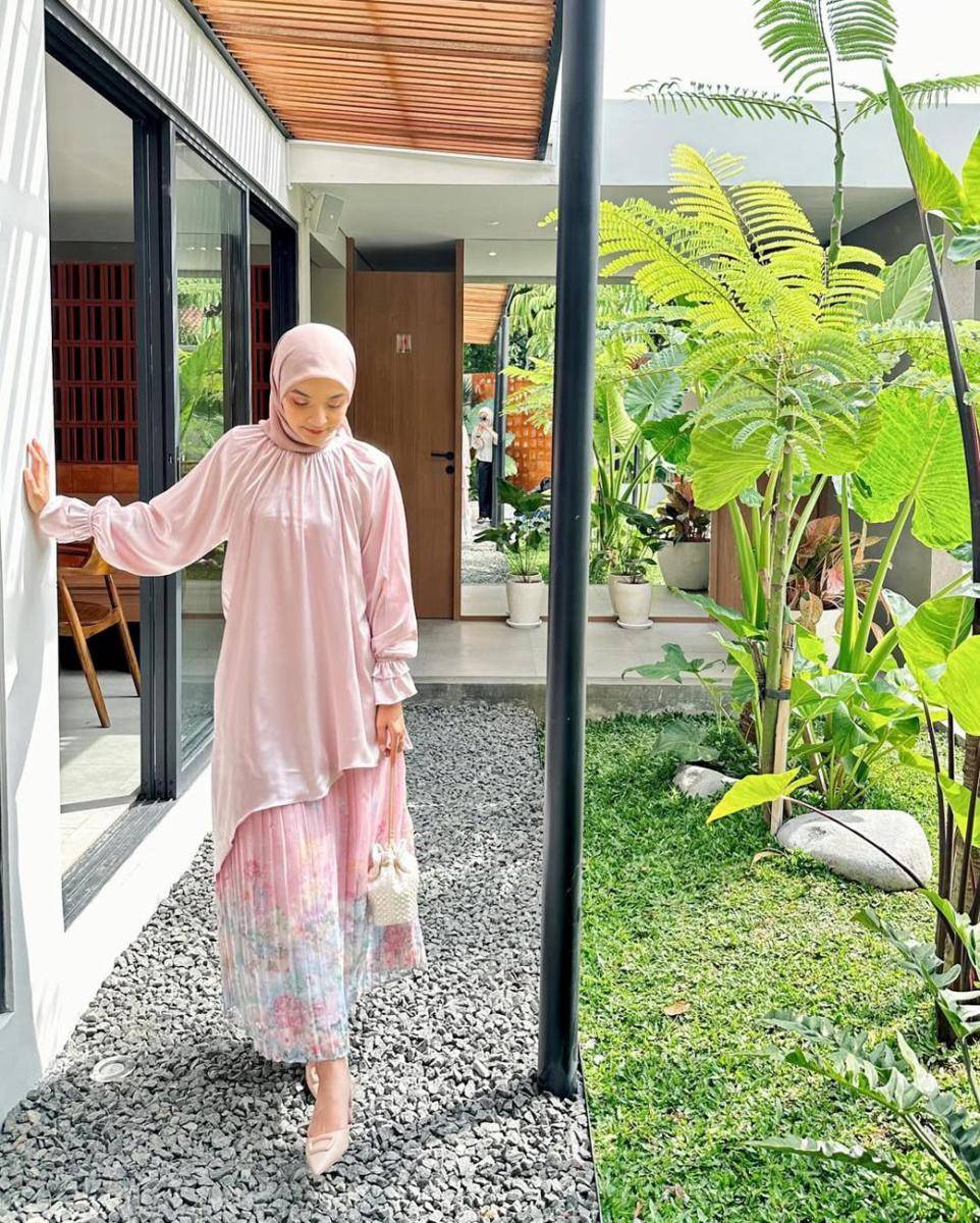OOTD hijab nuansa pink ala Nabila Ishma (instagram.com/nabilaishma)