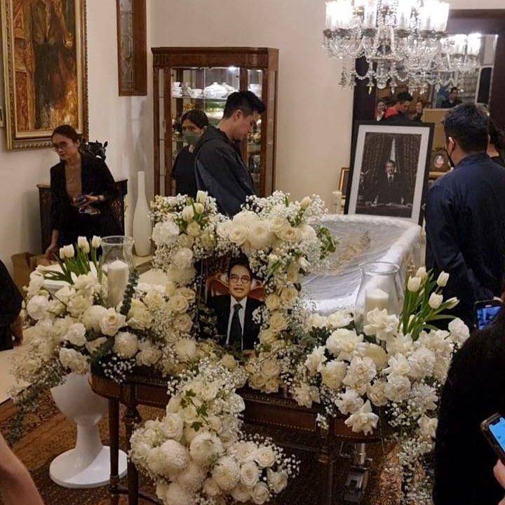 Baim Wong di rumah duka Hotma Sitompul (instagram.com/baimwong)