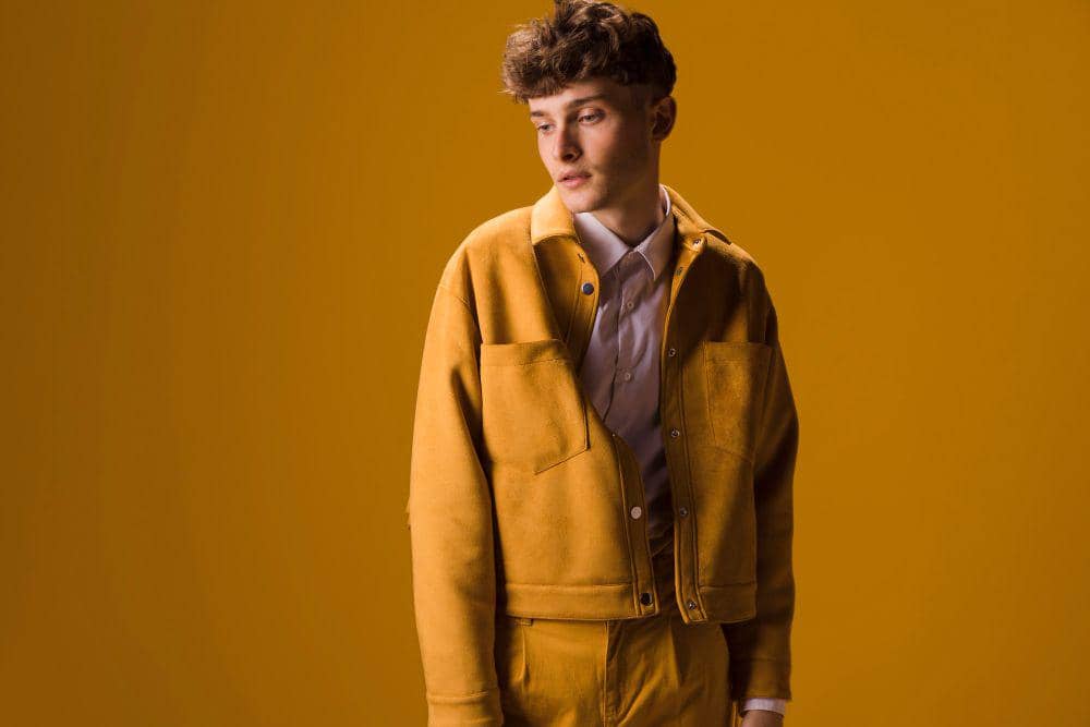 6 Warna yang Cocok Dipadukan dengan Outfit Warna Kuning | IDN Times