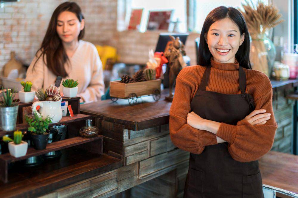 Ilustrasi wanita bekerja di kafe (freepik.com/Lifestylememory)