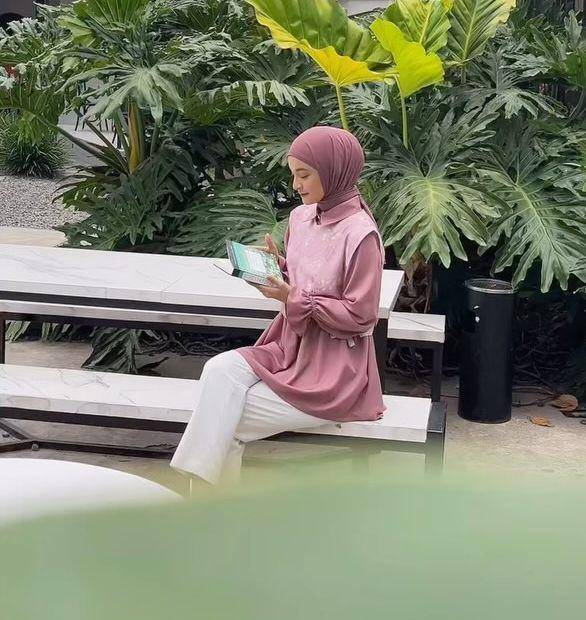 OOTD hijab nuansa pink ala Nabila Ishma (instagram.com/nabilaishma)