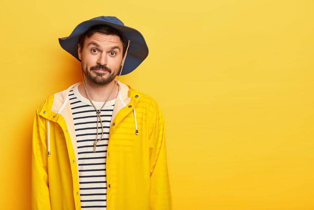 6 Warna yang Cocok Dipadukan dengan Outfit Warna Kuning, Catchy!