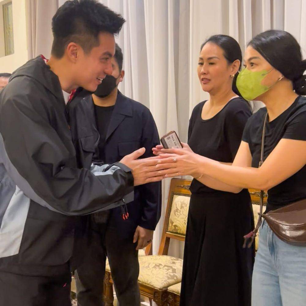 Baim Wong di rumah duka Hotma Sitompul (instagram.com/baimwong)