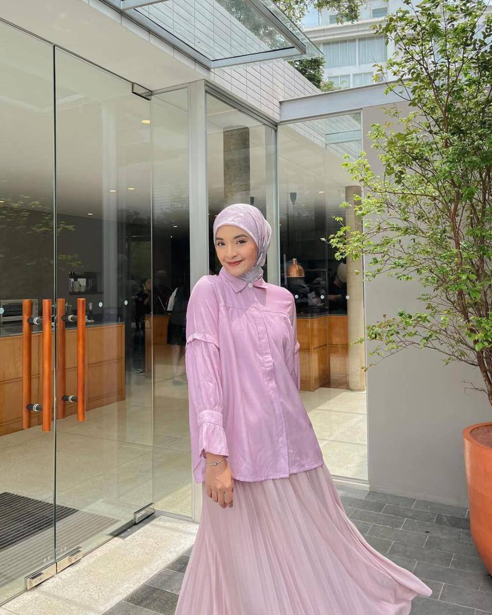 OOTD hijab nuansa pink ala Nabila Ishma (instagram.com/nabilaishma)