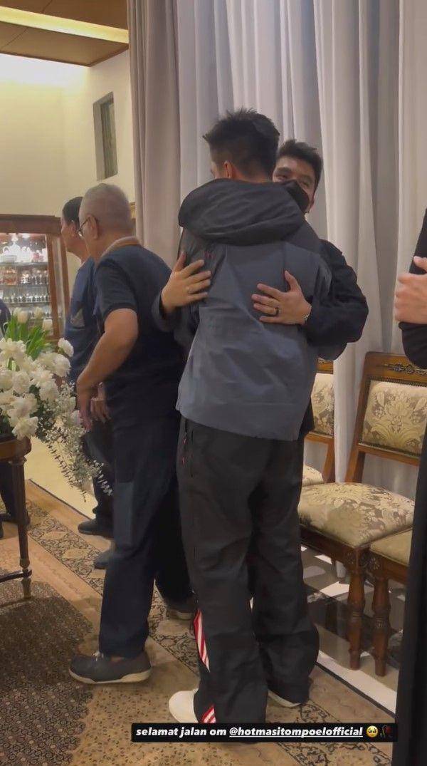 Baim Wong di rumah duka Hotma Sitompul (instagram.com/baimwong)