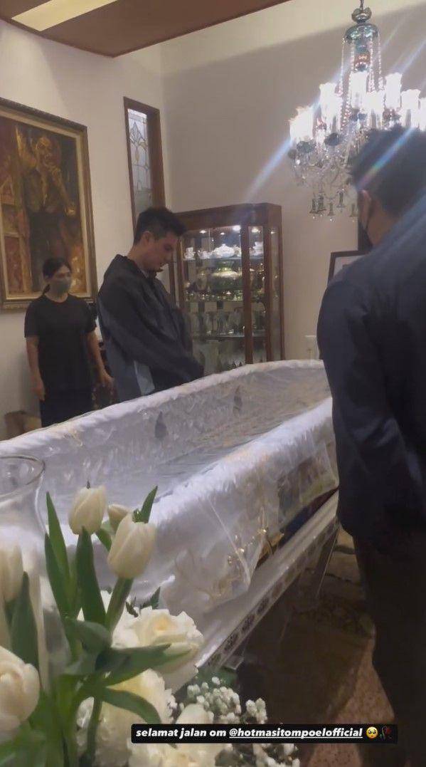 Baim Wong di rumah duka Hotma Sitompul (instagram.com/baimwong)