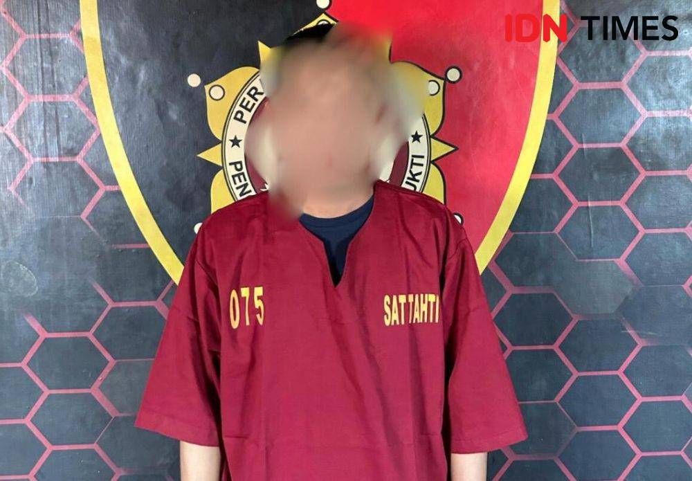 Pria di Pontianak diringkus karena jual rokok ilegal. (IDN Times/Istimewa).